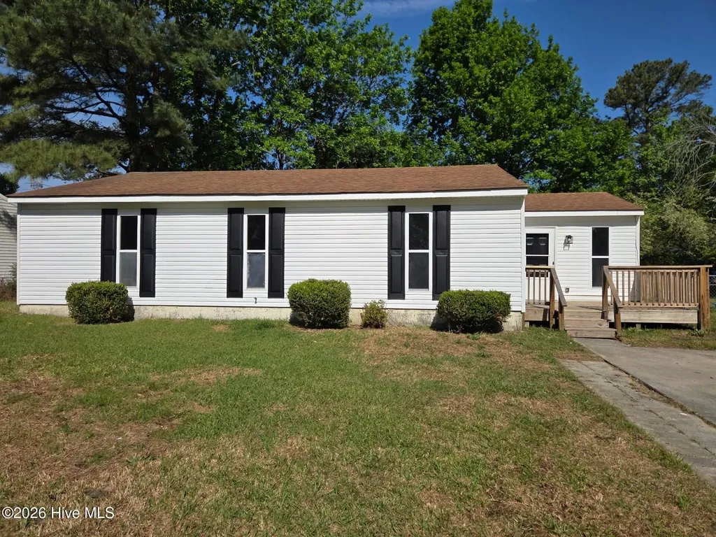 6 Lakewood Court Jacksonville NC 28546