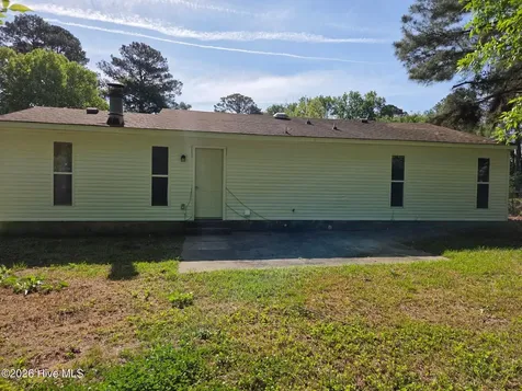 6 Lakewood Court Jacksonville NC 28546