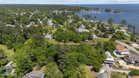 360 Vandemere Street Oriental NC 28571