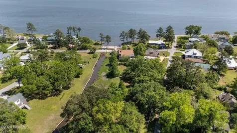 360 Vandemere Street Oriental NC 28571