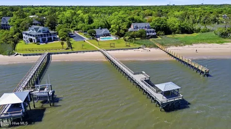 6221 Navigator Way Southport NC 28461