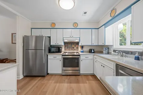 1311 Pelican Drive New Bern NC 28560