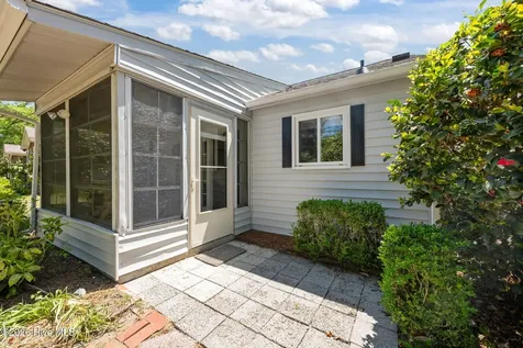 1311 Pelican Drive New Bern NC 28560