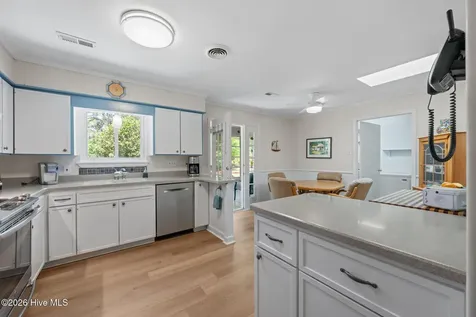 1311 Pelican Drive New Bern NC 28560