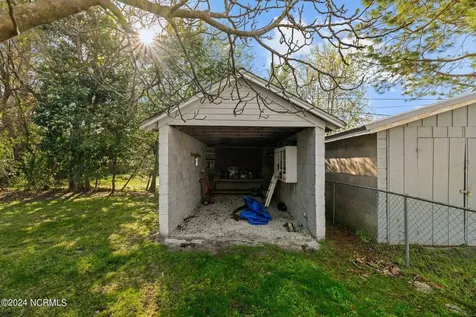607 Watson Avenue New Bern NC 28560