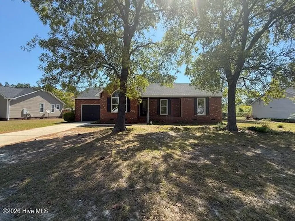 162 E Twelve Oaks Road Raeford NC 28376