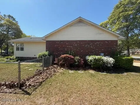 162 E Twelve Oaks Road Raeford NC 28376