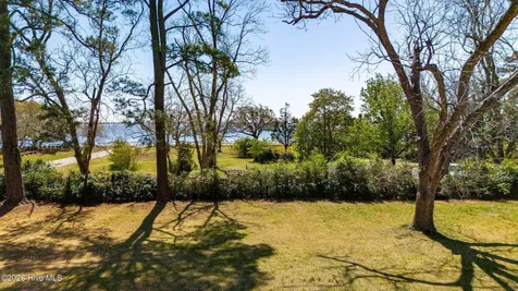 205 High Street Oriental NC 28571