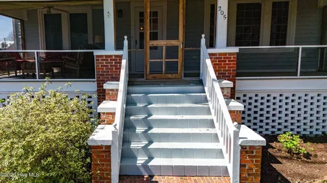 205 High Street Oriental NC 28571