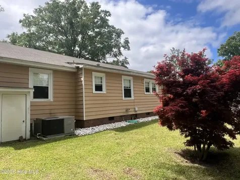 310 S Howard Circle Tarboro NC 27886
