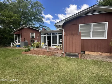 604 W Woodland Avenue Woodland NC 27897