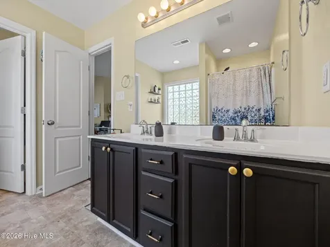209 Cherry Blossom Drive Richlands NC 28574
