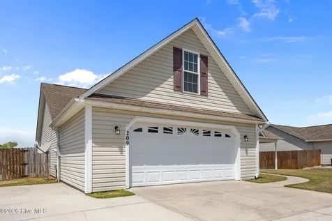 209 Cherry Blossom Drive Richlands NC 28574