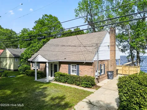 2910 Canal Cove Road Lake Waccamaw NC 28450