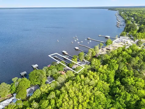 2910 Canal Cove Road Lake Waccamaw NC 28450