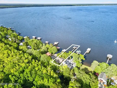 2910 Canal Cove Road Lake Waccamaw NC 28450
