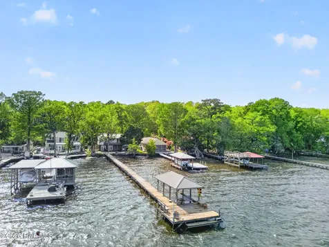 2910 Canal Cove Road Lake Waccamaw NC 28450