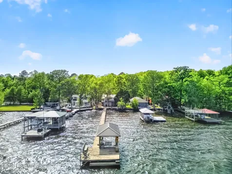 2910 Canal Cove Road Lake Waccamaw NC 28450