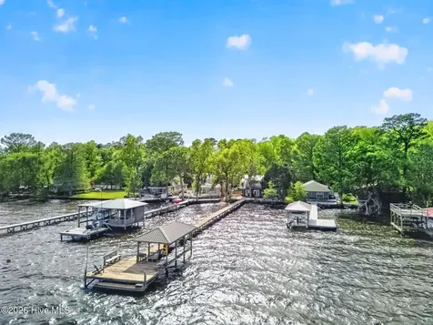 2910 Canal Cove Road Lake Waccamaw NC 28450