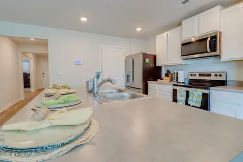 1158 King Eider Way Winnabow NC 28479