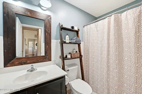 232 Folkstone Road Holly Ridge NC 28445