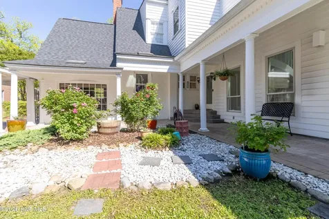208 S Moseley Street Edenton NC 27932