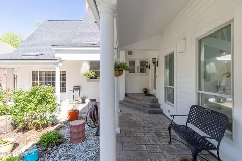 208 S Moseley Street Edenton NC 27932