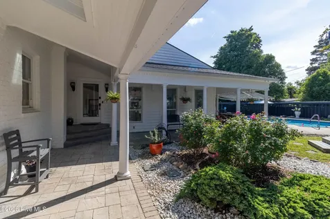 208 S Moseley Street Edenton NC 27932