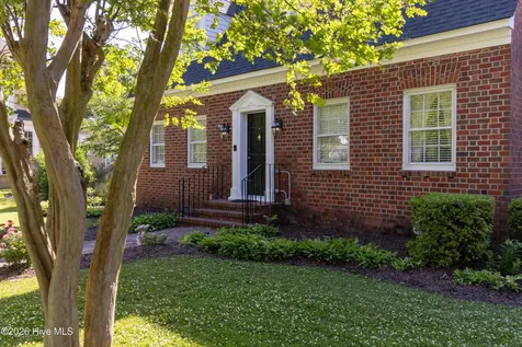 208 S Moseley Street Edenton NC 27932