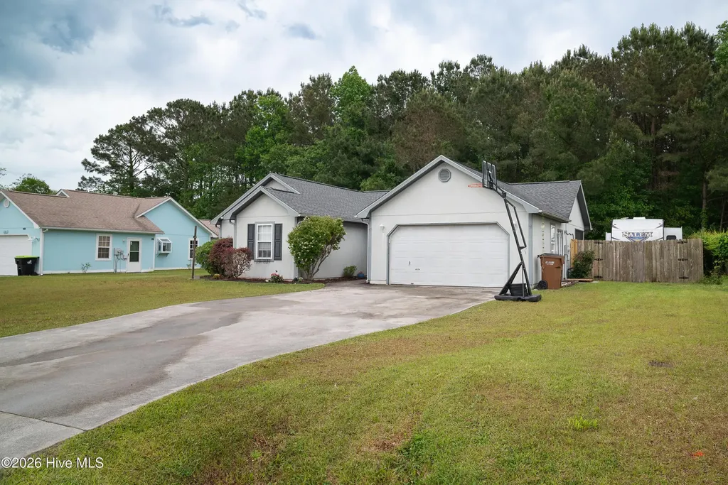123 Daphne Drive Hubert NC 28539