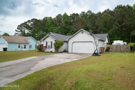 123 Daphne Drive Hubert NC 28539