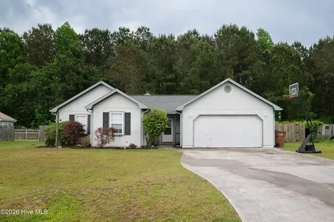 123 Daphne Drive Hubert NC 28539
