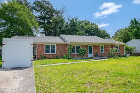 105 Lance Court Jacksonville NC 28546