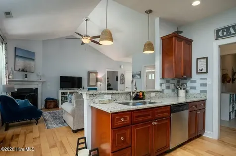 302 Big Pine Court Hubert NC 28539