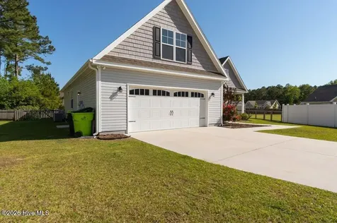 302 Big Pine Court Hubert NC 28539