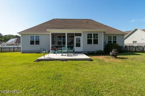 302 Big Pine Court Hubert NC 28539