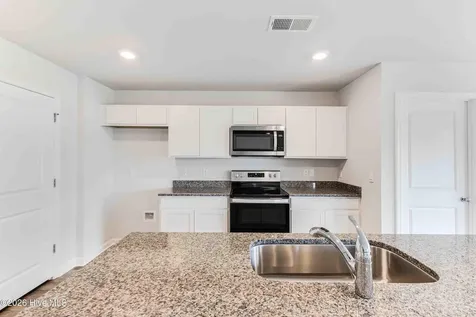 3085 Golden Field Drive SE Bolivia NC 28422