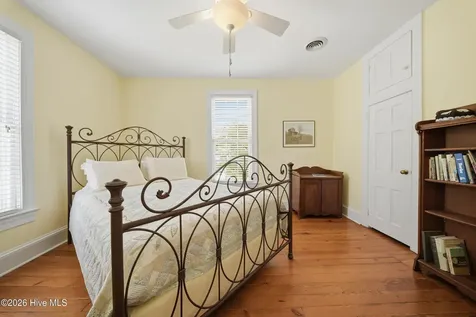 215 W Queen Street Edenton NC 27932