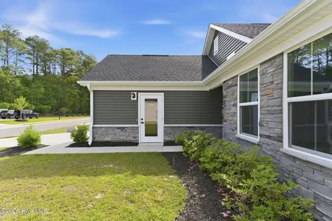 1123 Middle Crest Drive NE Bolivia NC 28422