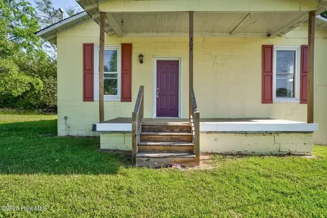 307 E Irwin Street Pinetops NC 27864