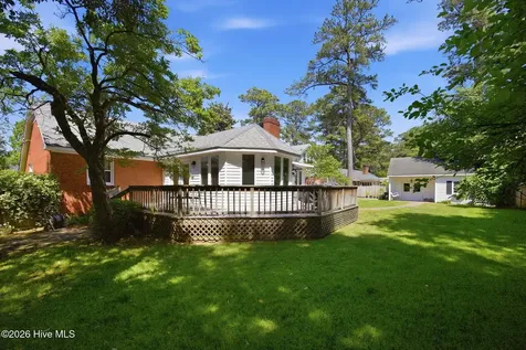 1904 York Street Kinston NC 28504