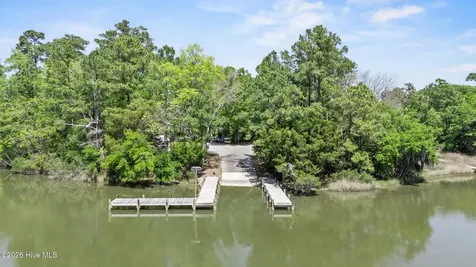 905 Charleston Place Sneads Ferry NC 28460