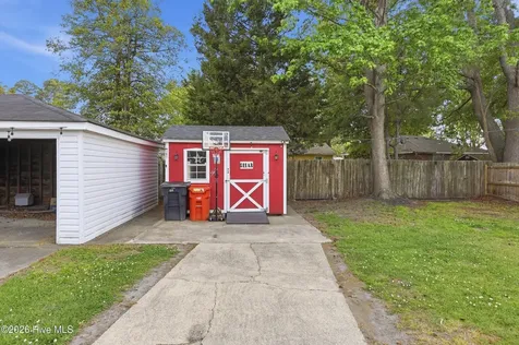 1119 W Colonial Avenue Elizabeth City NC 27909