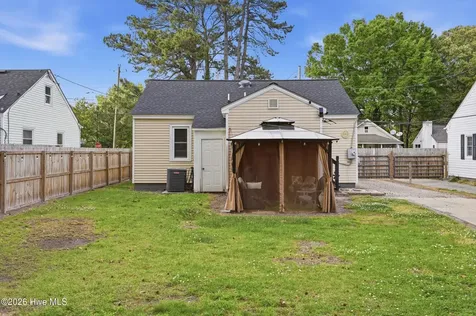 1119 W Colonial Avenue Elizabeth City NC 27909