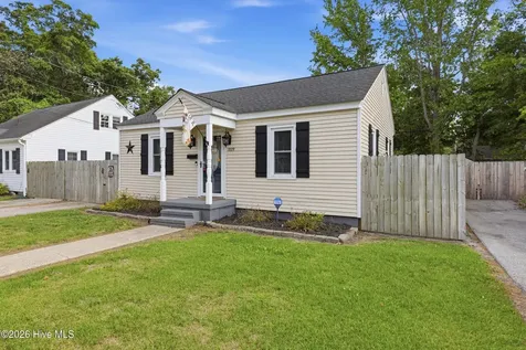 1119 W Colonial Avenue Elizabeth City NC 27909