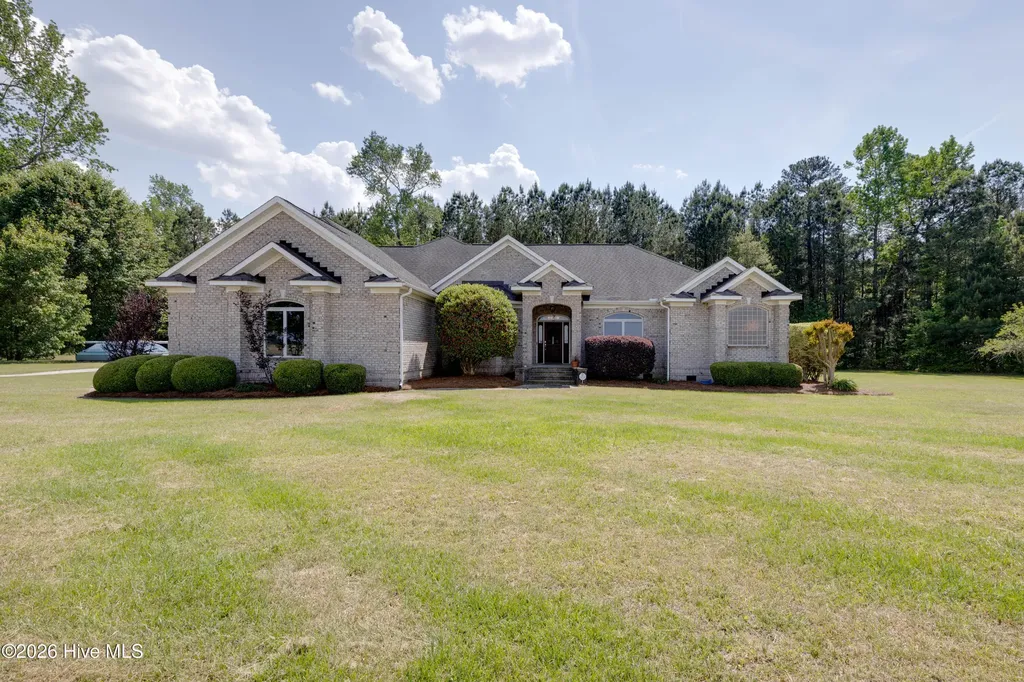 3286 J C Galloway Road Grimesland NC 27837