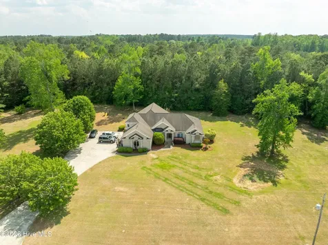 3286 J C Galloway Road Grimesland NC 27837