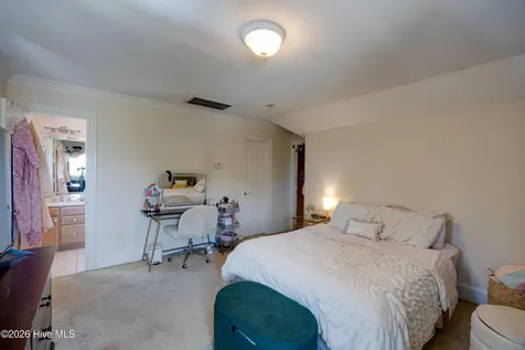 3286 J C Galloway Road Grimesland NC 27837
