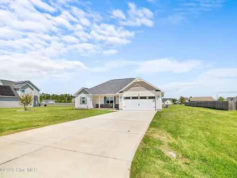 108 Woodwater Drive Richlands NC 28574