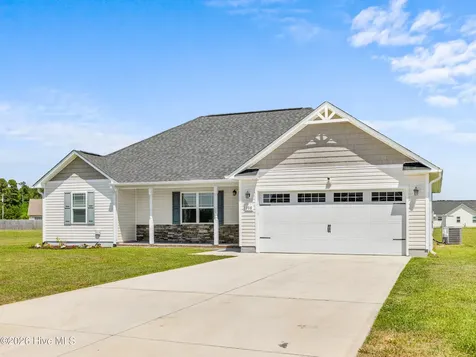 108 Woodwater Drive Richlands NC 28574